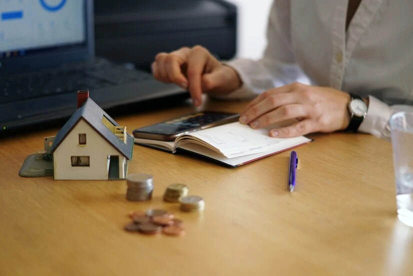 What Are the Benefits of Refinancing a Home Loan?